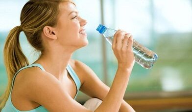 Vor- und Nachteile einer Trinkdiät.